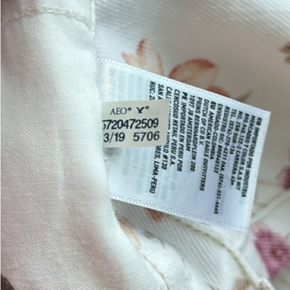 American Eagle White with Pink and Orange Floral Print Mom Shorts. Size 14. - Picture 14 of 16